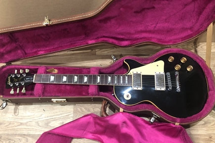 All original 1989 Gibson Les Paul standard electric guitar all original, finished in black, de luxe Gibson case